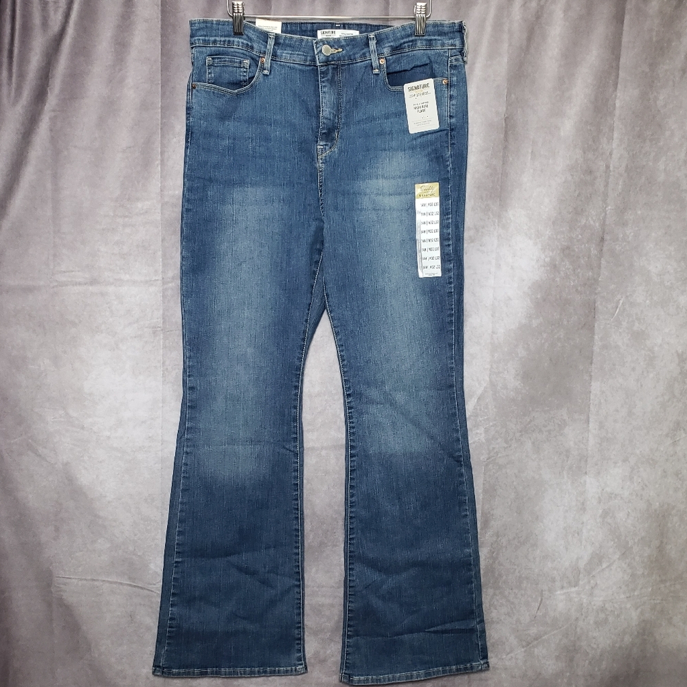Levi's Signature Gold Women's Totally Shaping High Rise Flare Jeans Size 14/32
